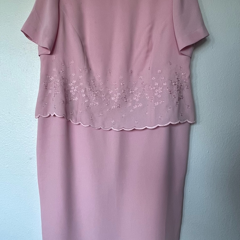 Elegant Pink Maxi Dress with Floral Embroidery